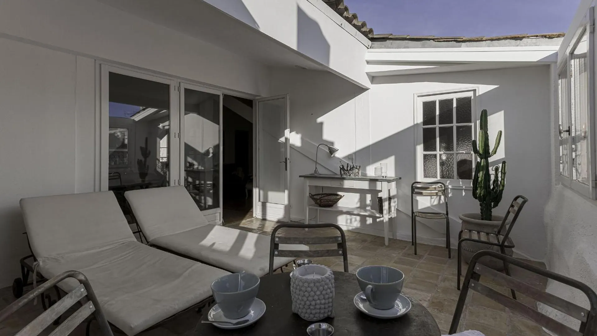 Apartment Impasse Florian By Halldis Cannes France